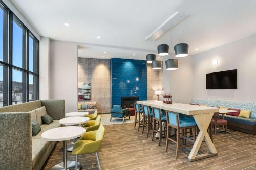 hampton inn and suites houghton