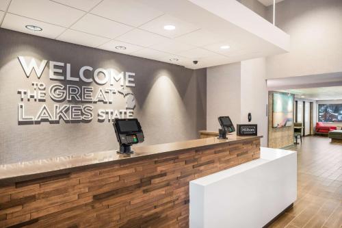 hampton inn and suites houghton