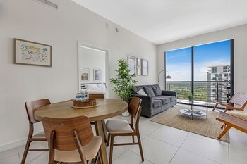 modern downtown doral one bedroom apt with golf course views