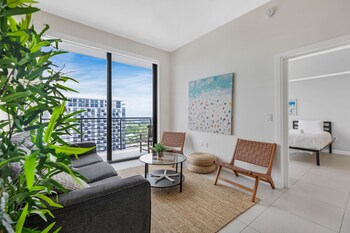 modern downtown doral one bedroom apt with golf course views