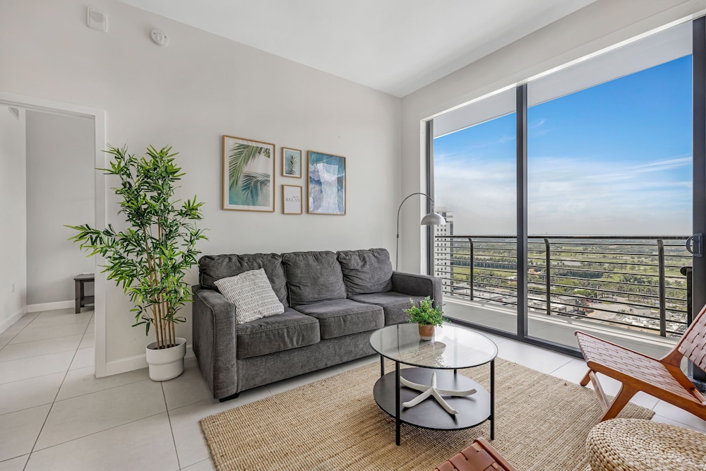modern downtown doral one bedroom apt with golf course views