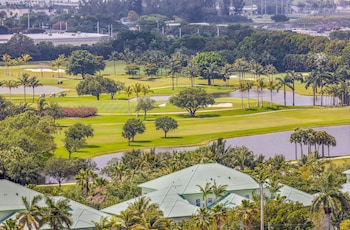 modern downtown doral one bedroom apt with golf course views