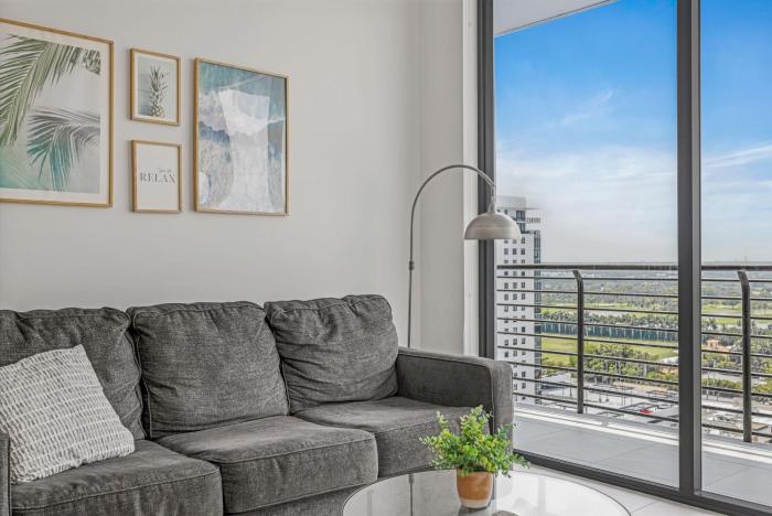 modern downtown doral one bedroom apt with golf course views