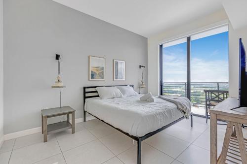 modern downtown doral one bedroom apt with golf course views
