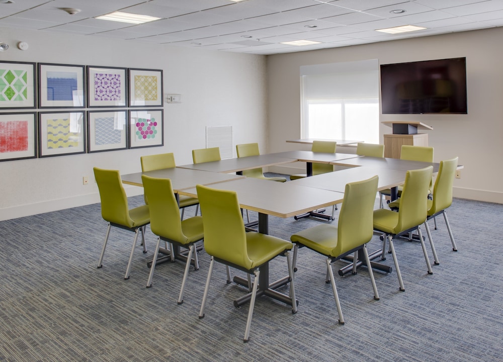 holiday inn express and suites chickasha by ihg