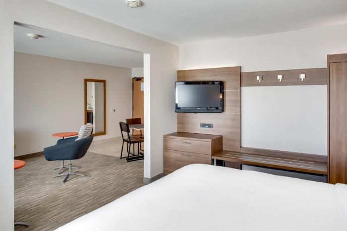 holiday inn express and suites chickasha by ihg
