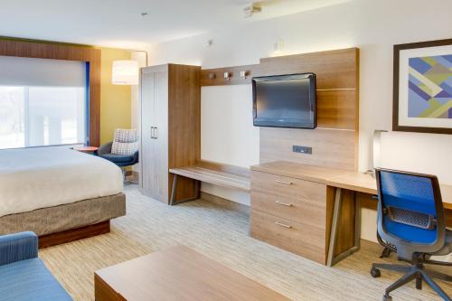 holiday inn express and suites chickasha by ihg