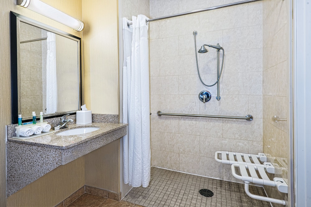 holiday inn express and suites cotulla by ihg