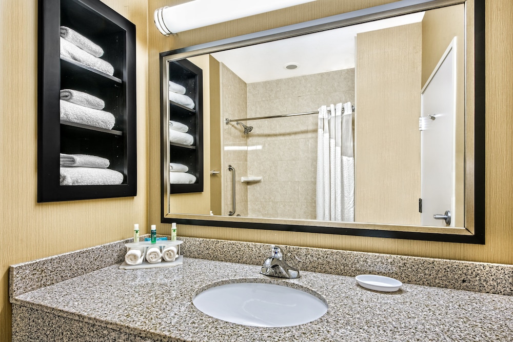 holiday inn express and suites cotulla by ihg