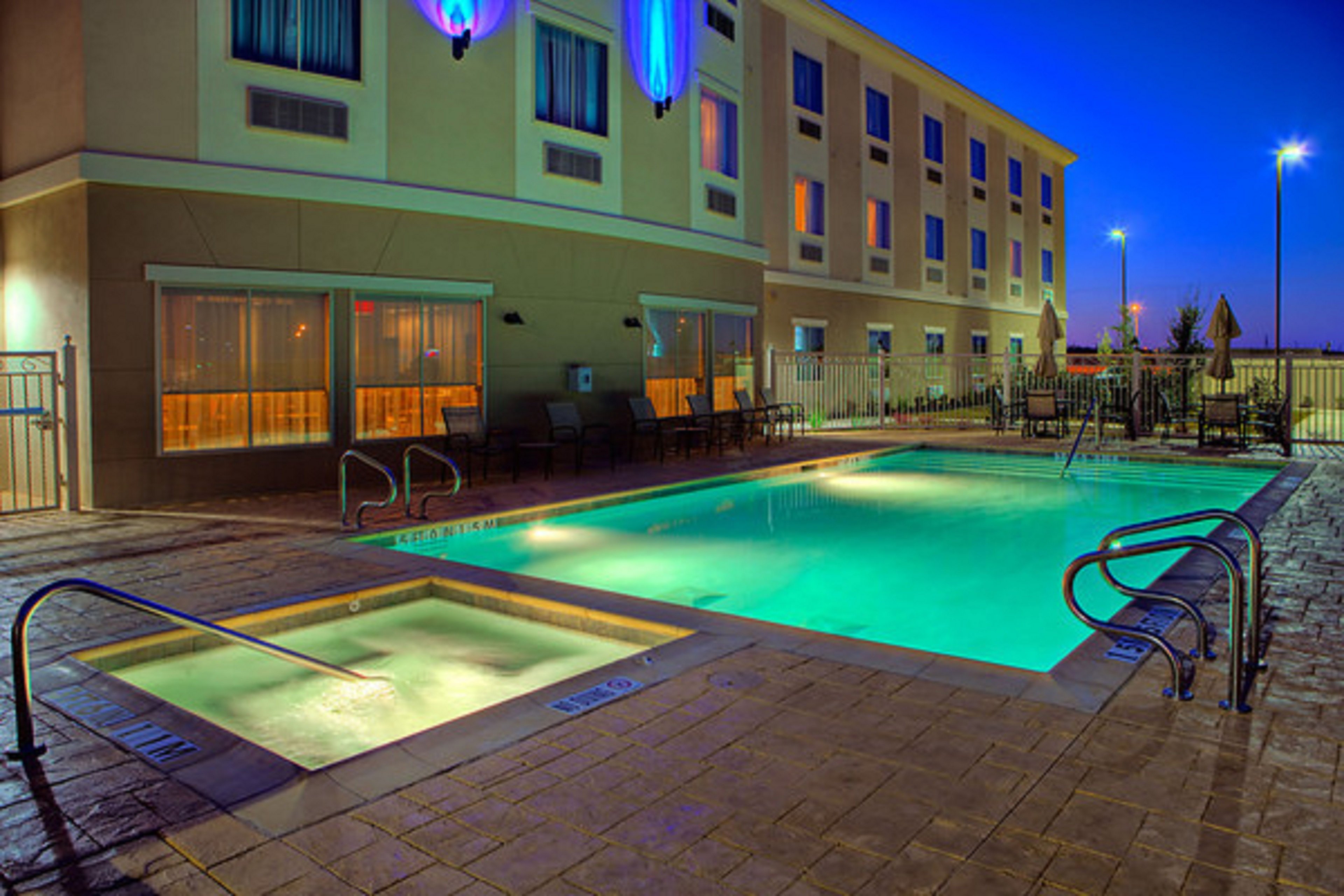 holiday inn express and suites cotulla by ihg