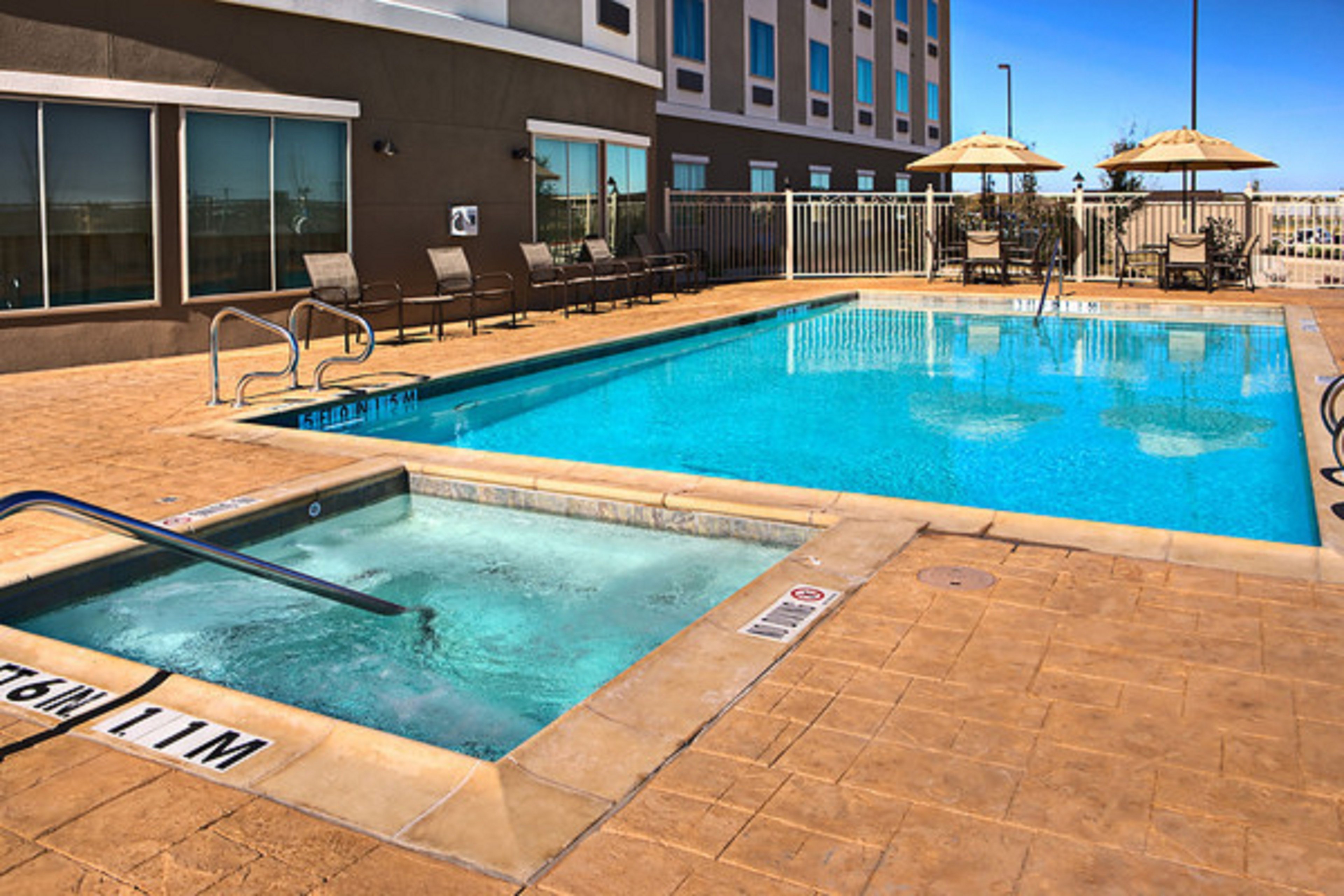 holiday inn express and suites cotulla by ihg