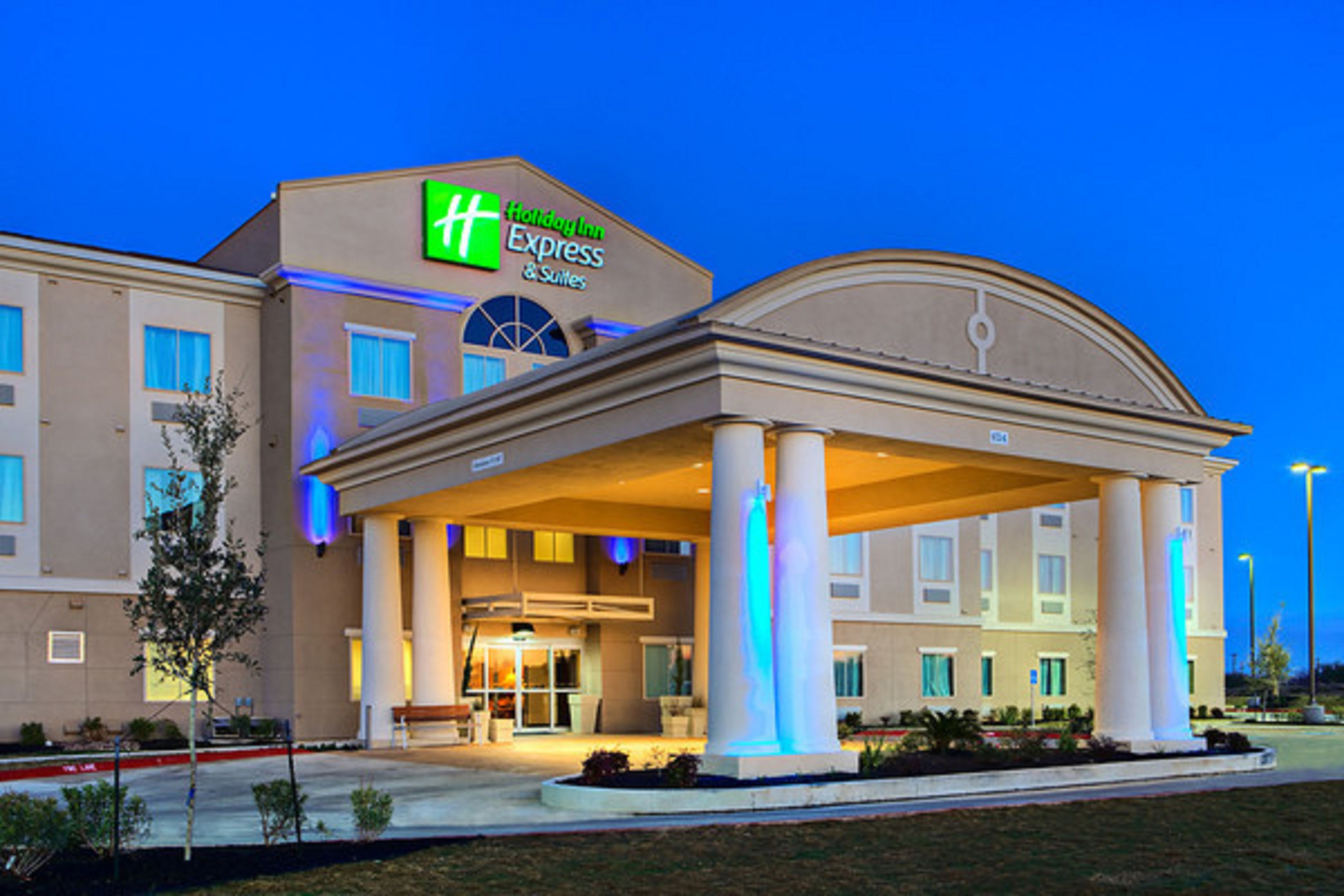 holiday inn express and suites cotulla by ihg
