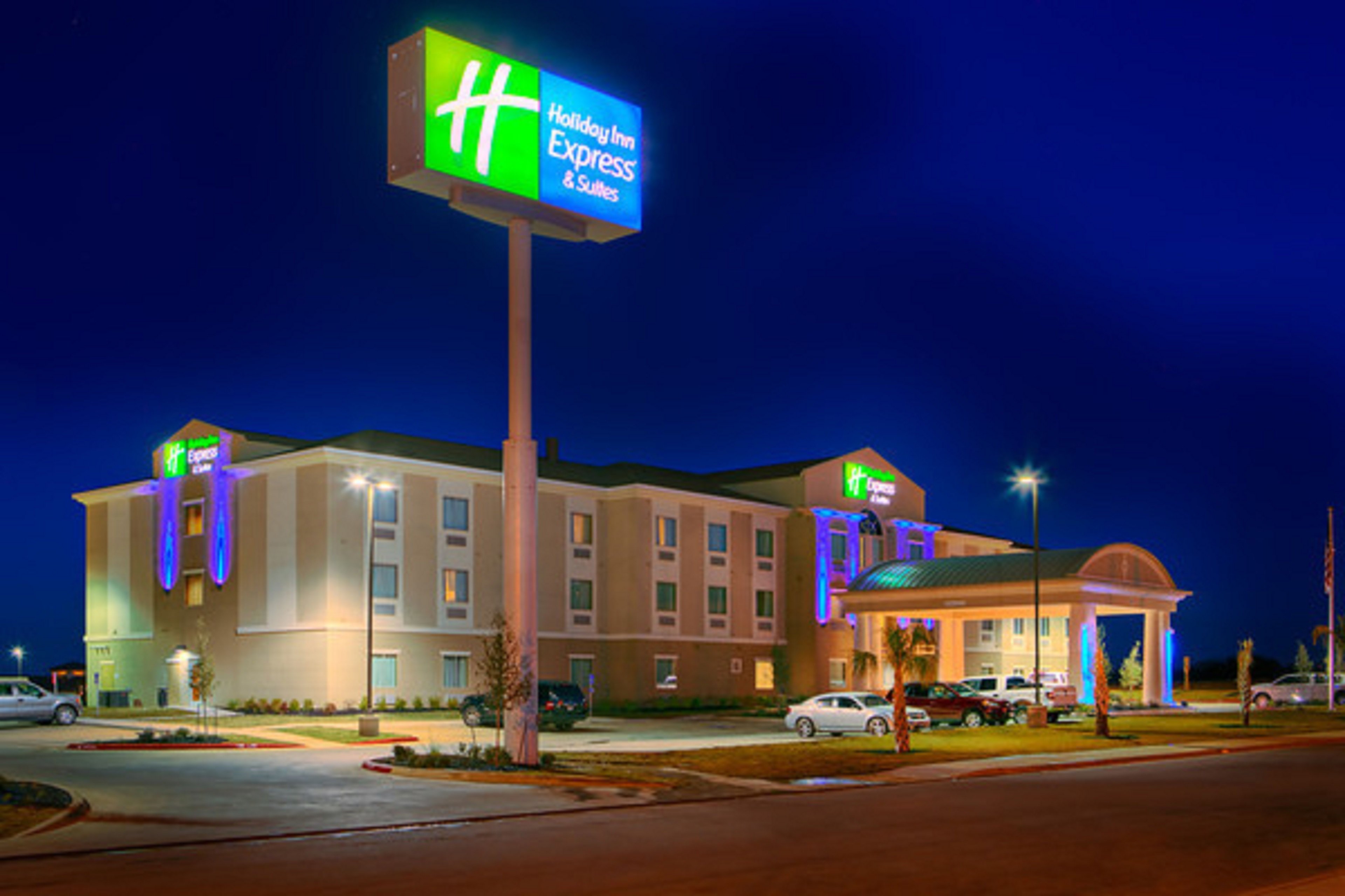 holiday inn express and suites cotulla by ihg