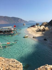 karaoz sapphire bungalows