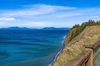 marbella lane seas the bay sanctuary