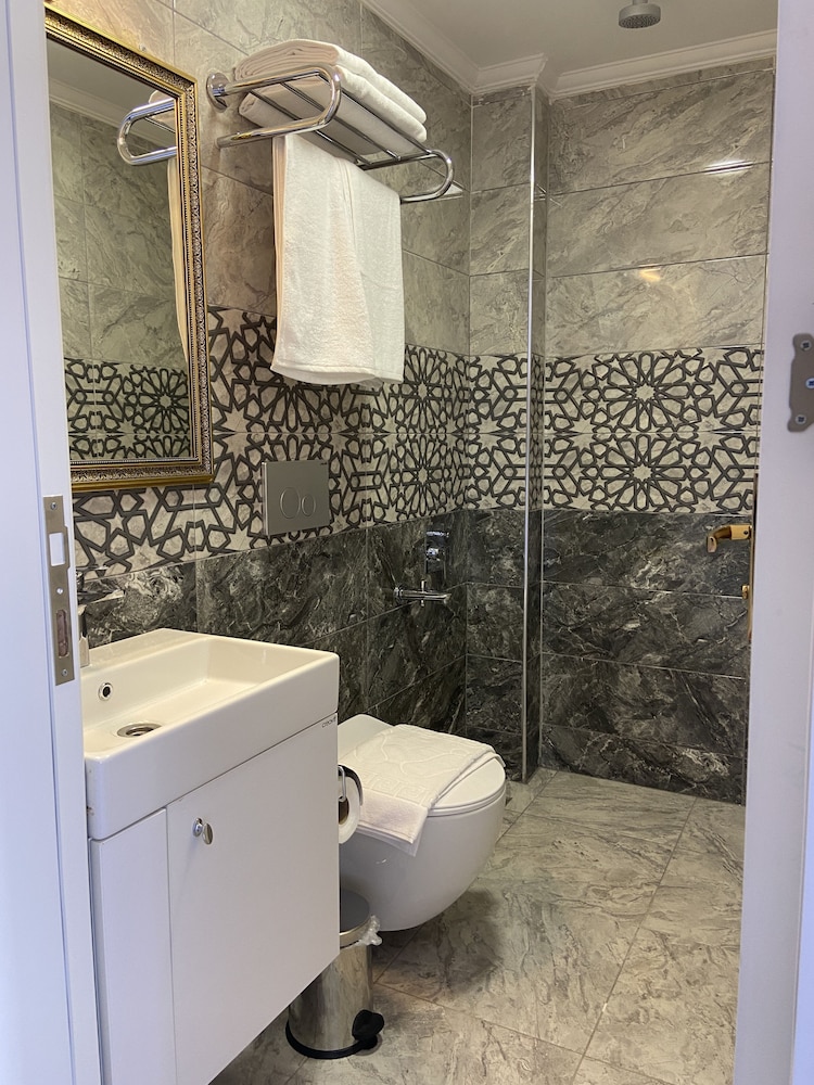 castles light boutique hotel