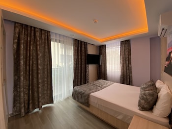 castles light boutique hotel