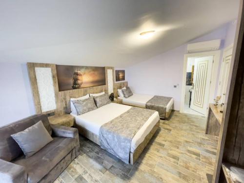 castles light boutique hotel