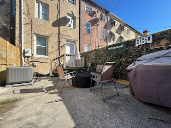 entire unit 5min to mandtbank camden yards