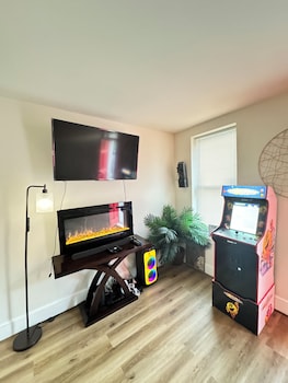 entire unit 5min to mandtbank camden yards