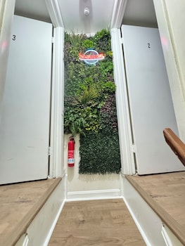 entire unit 5min to mandtbank camden yards