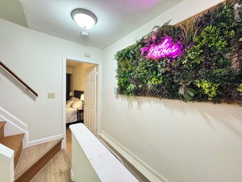 entire unit 5min to mandtbank camden yards