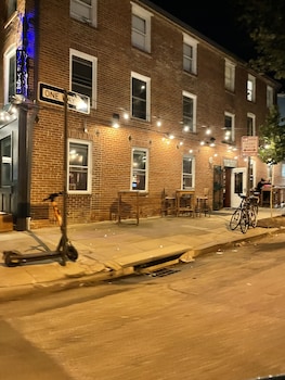 entire unit 5min to mandtbank camden yards