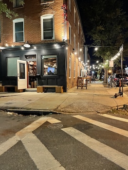 entire unit 5min to mandtbank camden yards