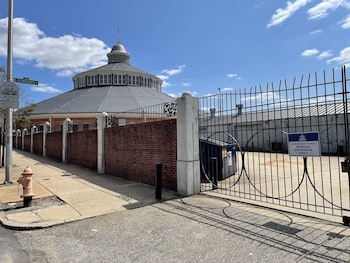 entire unit 5min to mandtbank camden yards