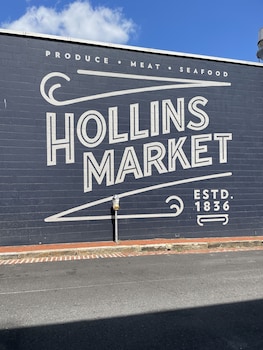 entire unit 5min to mandtbank camden yards