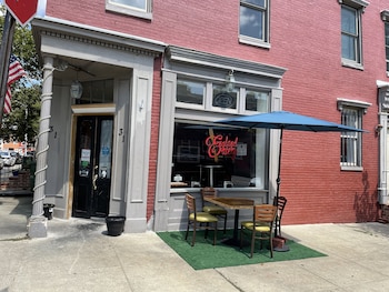 entire unit 5min to mandtbank camden yards