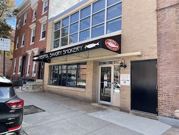 entire unit 5min to mandtbank camden yards