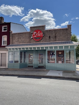 entire unit 5min to mandtbank camden yards