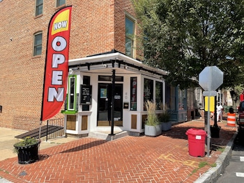 entire unit 5min to mandtbank camden yards