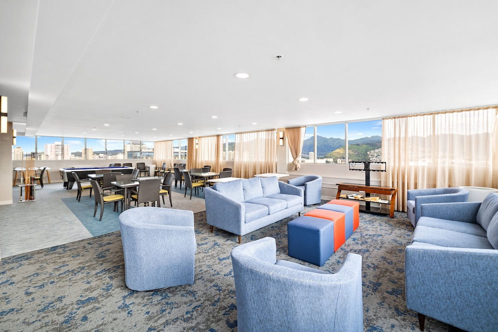 beautiful ocean views 1 block to beach wifi