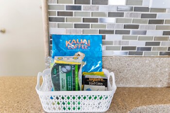 beautiful ocean views 1 block to beach wifi