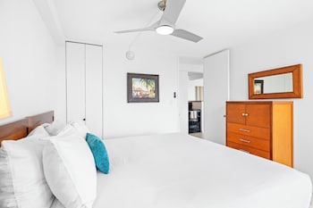 beautiful ocean views 1 block to beach wifi