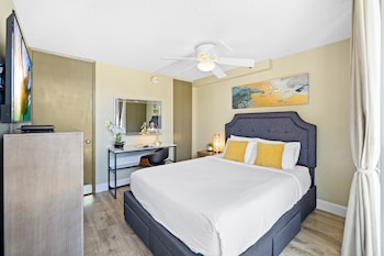 beautiful ocean views 1 block to beach wifi