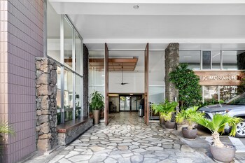 beautiful ocean views 1 block to beach wifi