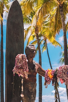 beautiful ocean views 1 block to beach wifi