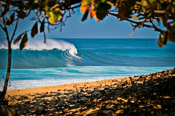 beautiful ocean views 1 block to beach wifi