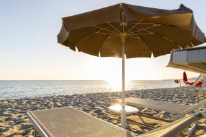 hotel sarena beach