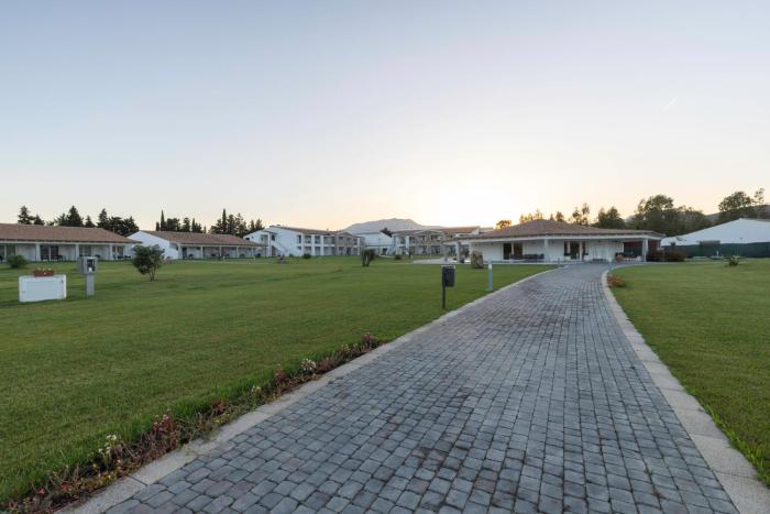 hotel sarena beach