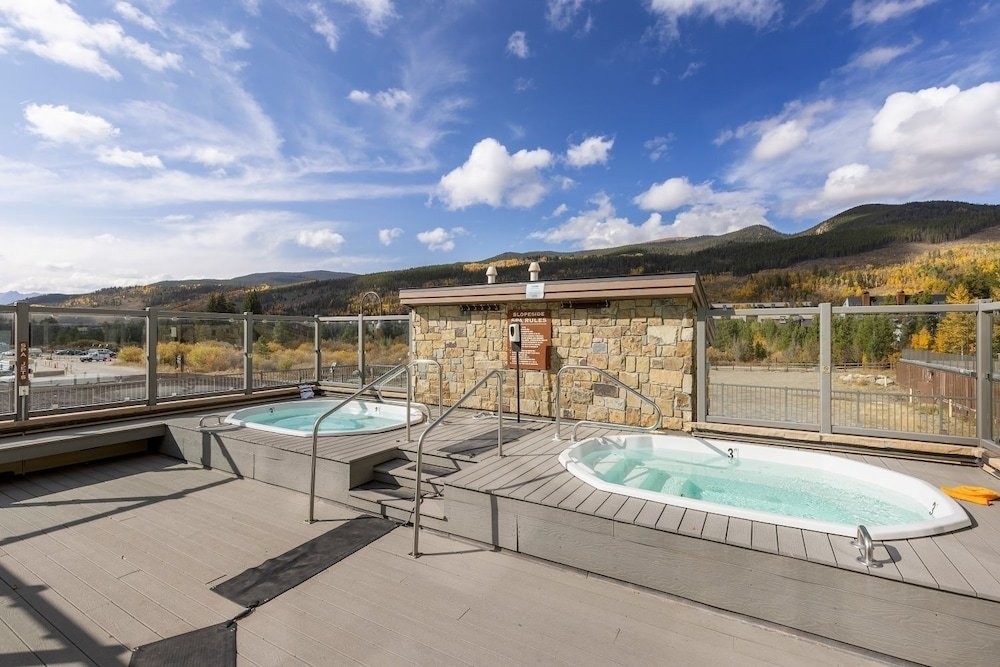 2754 slopeside condo by redawning