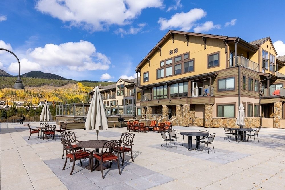 2754 slopeside condo by redawning