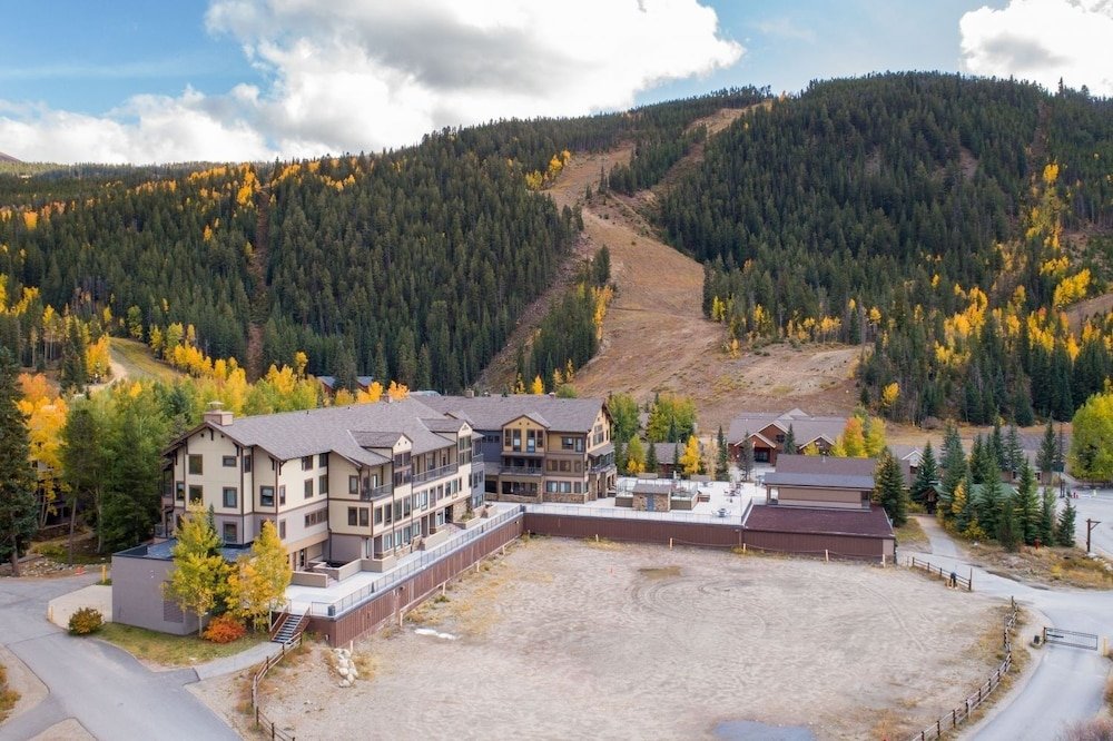 2754 slopeside condo by redawning