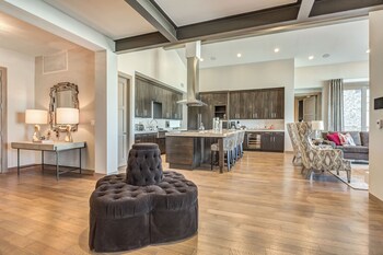 Gorgeous Five Bedroom Penthouse In The Heart Of Park City 5 Apartment Hotel By Redawning,6702 Stein Circle,3.5 star