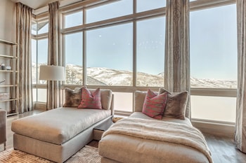 Gorgeous Five Bedroom Penthouse In The Heart Of Park City 5 Apartment Hotel By Redawning,6702 Stein Circle,3.5 star