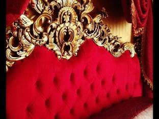 la dolce vita adults only