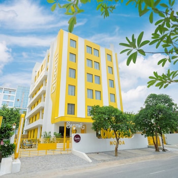 bloom hotel sector 62